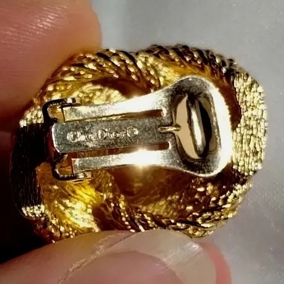 Vintage CHRISTIAN DIOR gold tone twisted KNOT pavé rhinestone earrings clip ons - Picture 9 of 12